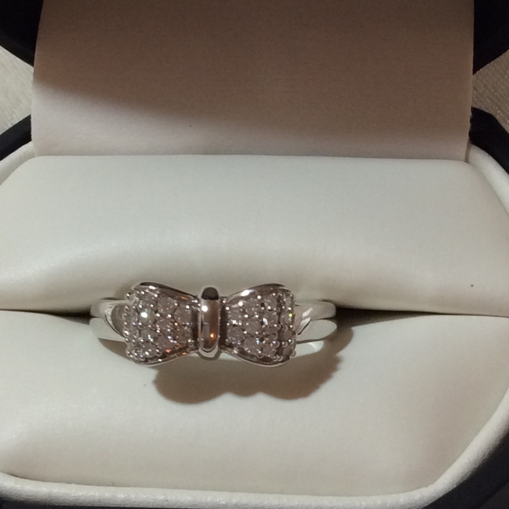 Disney Enchanted Bow Diamond Ring 1/4 carat.